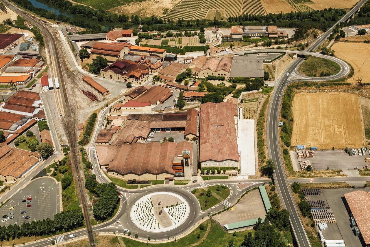 En El Corazon Del Barrio De La Estacion Villa Haro Exteriör bild