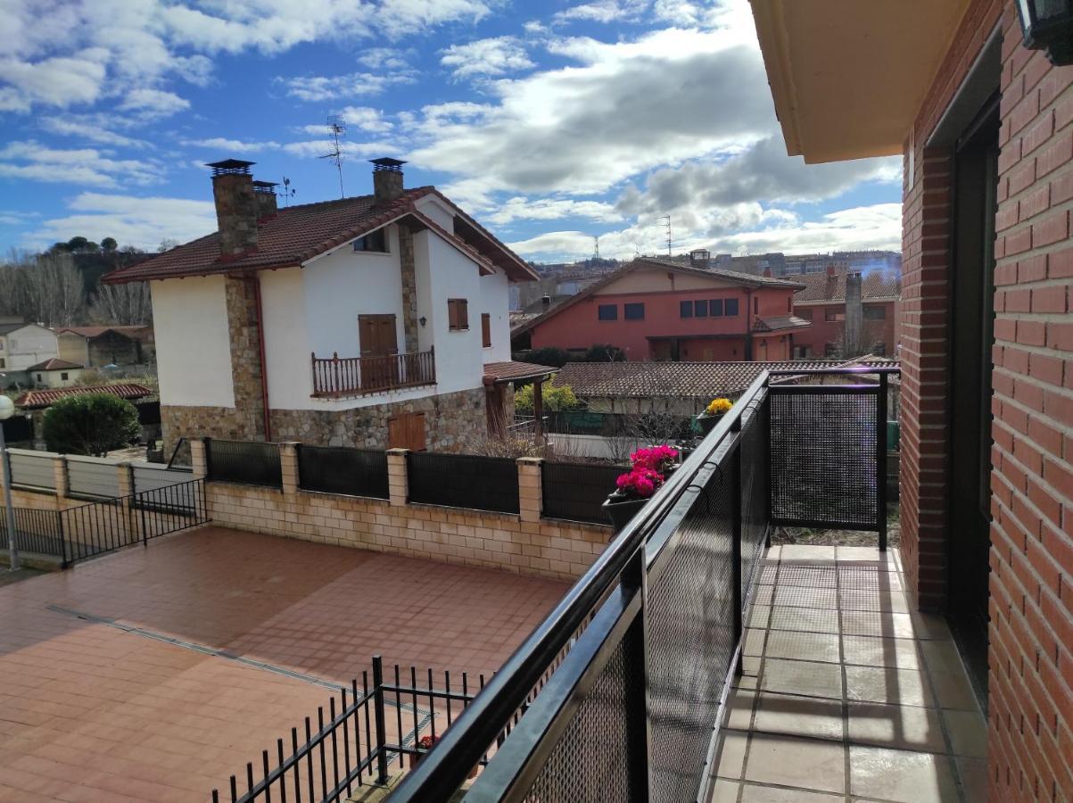 En El Corazon Del Barrio De La Estacion Villa Haro Exteriör bild