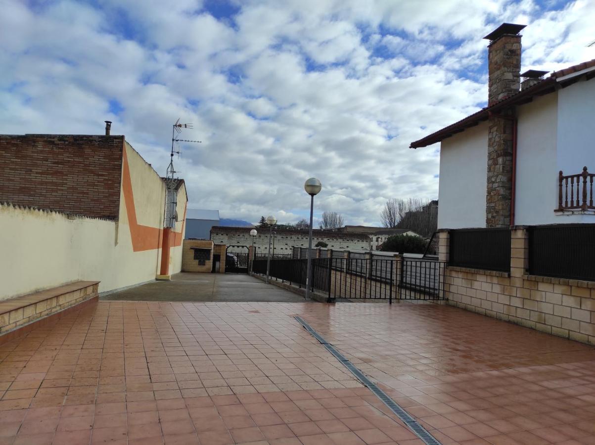 En El Corazon Del Barrio De La Estacion Villa Haro Exteriör bild